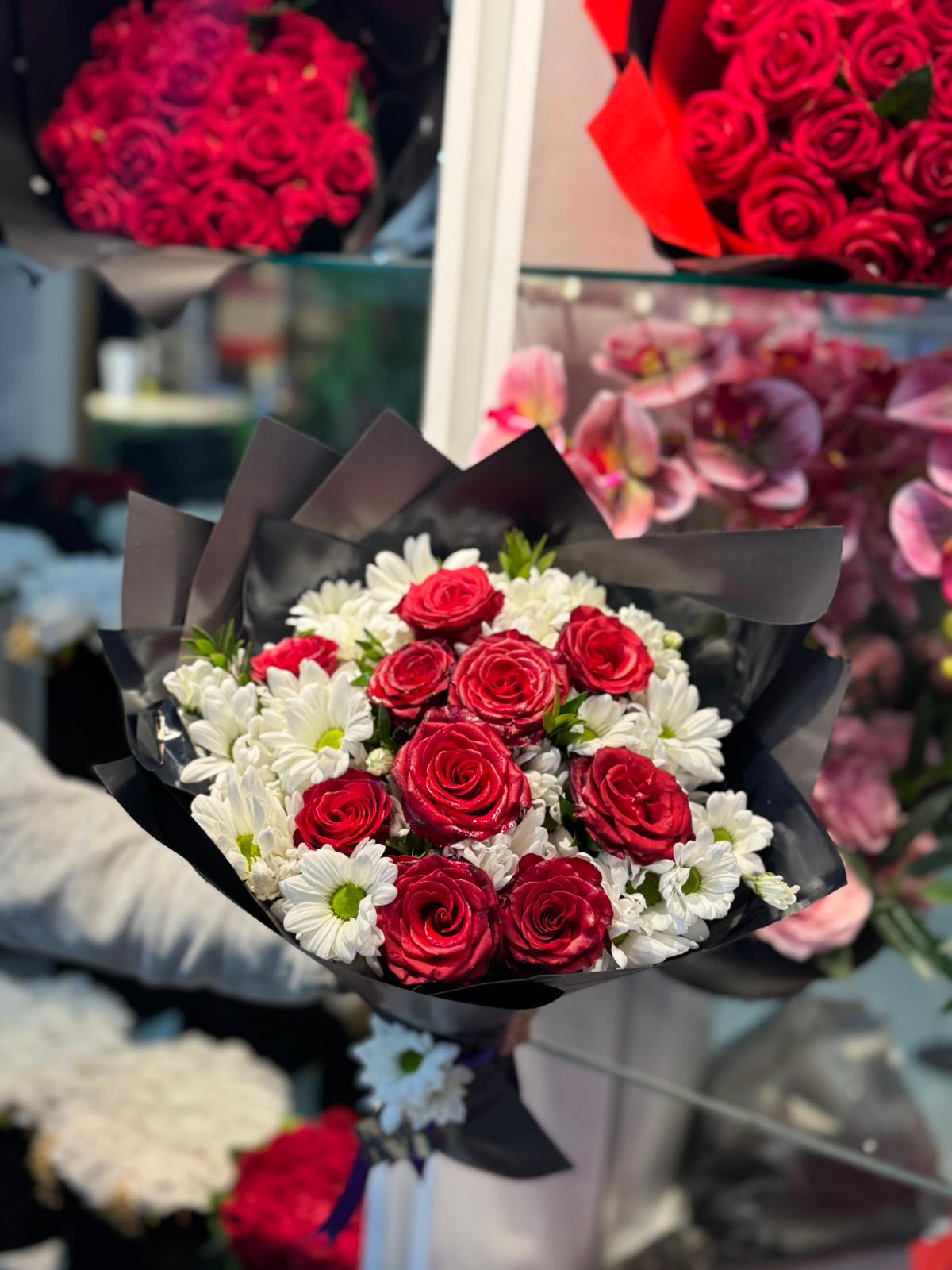 10 GÜL + PAPATYA 2000 TL