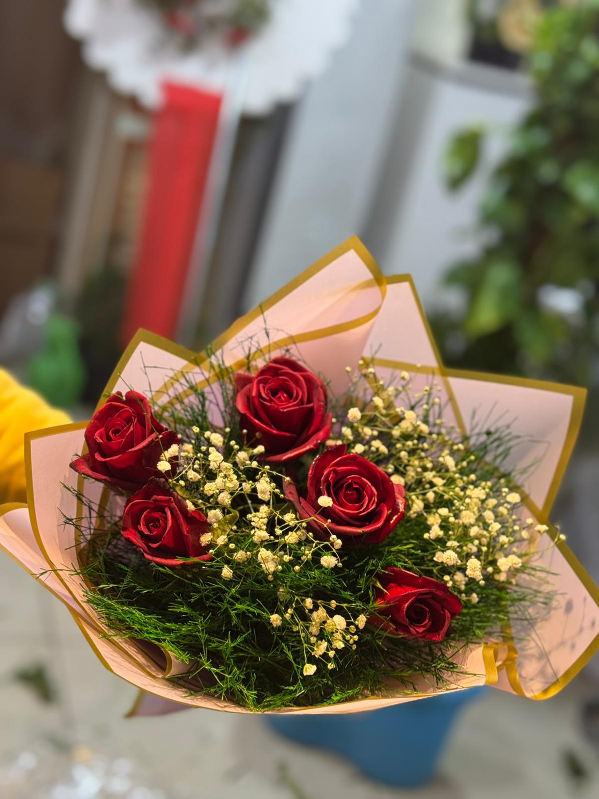 5 GÜL BUKETİ 600 TL